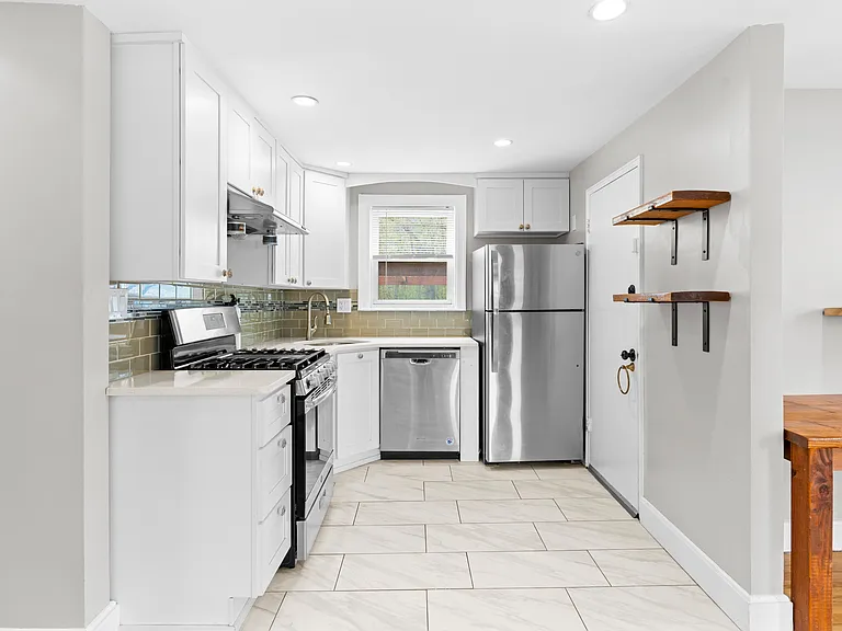 92 Gladeside Ave #1 — Photo 3