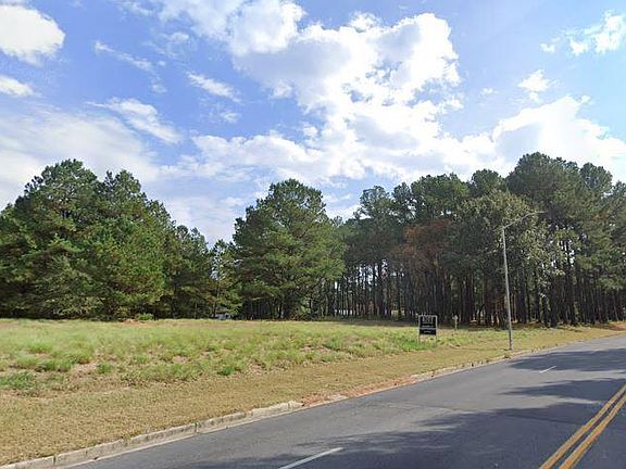 3rd image of Beaglin Park Dr