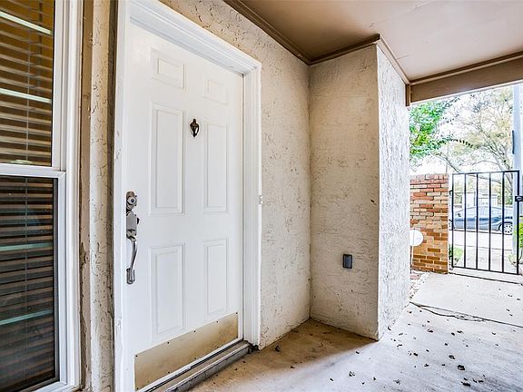 3rd image of 13040 Woodbend Ln