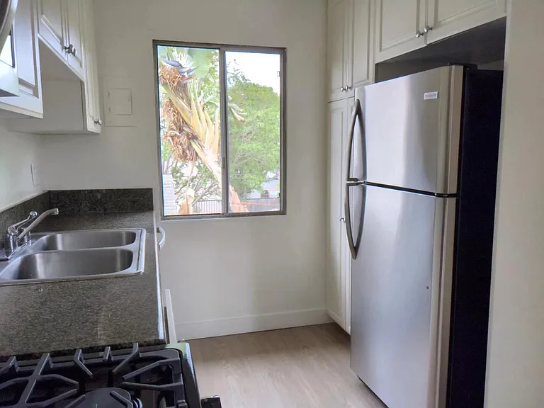 1248 N Las Palmas Ave #6 — Photo 6