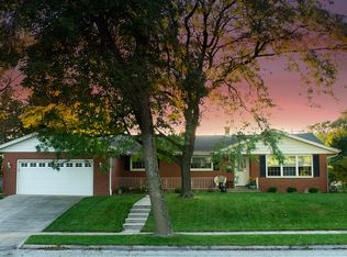 1033 N Lakeview Ave, Port Washington, WI 53074