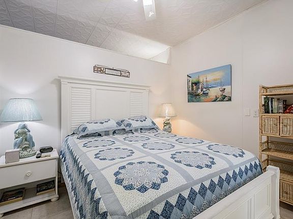 4th image of 18399 Gulf Blvd APT 368