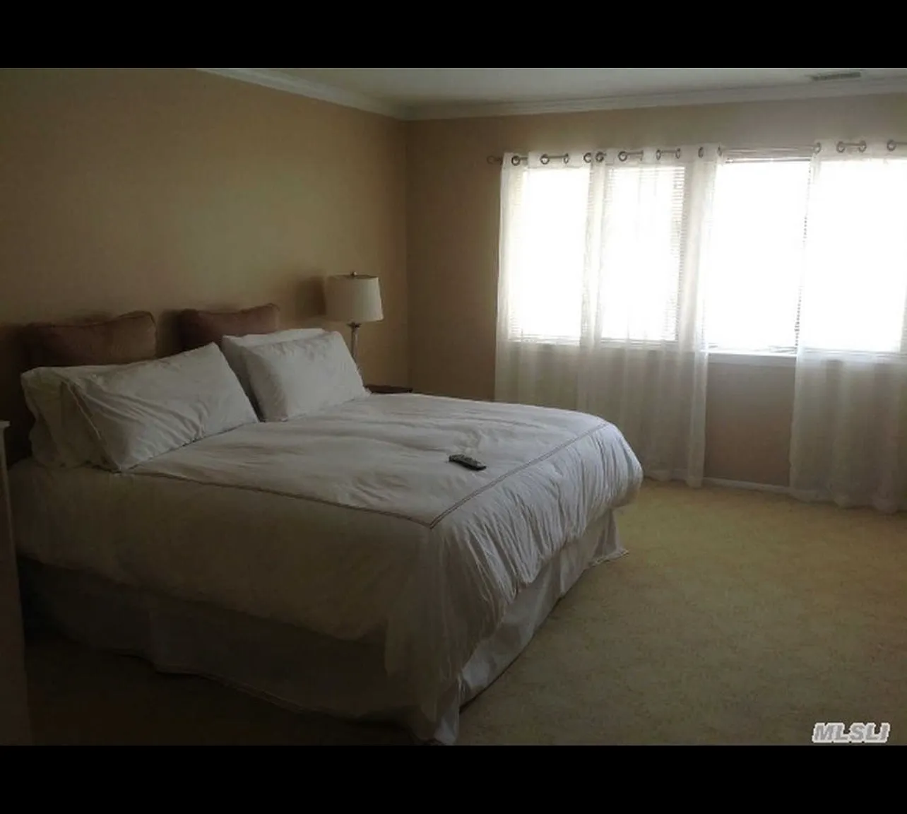3 bed, 2.5 bath, 2406 sqft, $6,100 — Photo 3