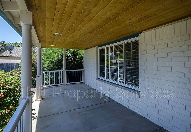 485 Meadowbrook Dr — Photo 3