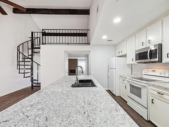 3rd image of 8628 Maplecrest Drive
