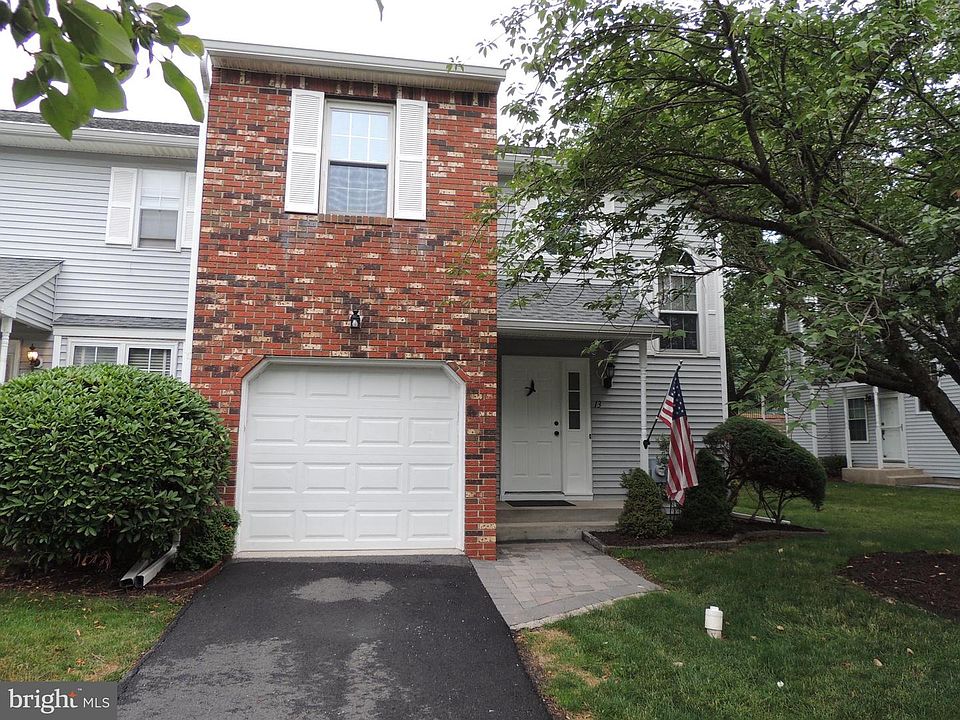 1st image of 13 Heritage Ct