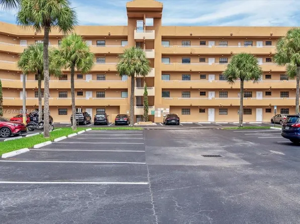 15969 NW 64th Ave APT 402, Miami Lakes, FL 33014