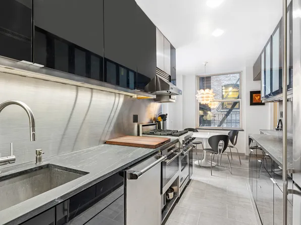 390 Riverside Drive image 5 of 12