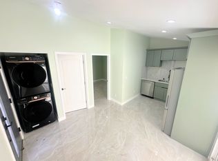 22235-22243 Wyandotte St, Canoga Park, CA 91303