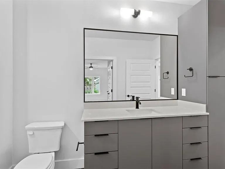2220 Webberville Rd #318 — Photo 12