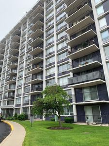 8801 W Golf Rd, Niles, IL, 60714