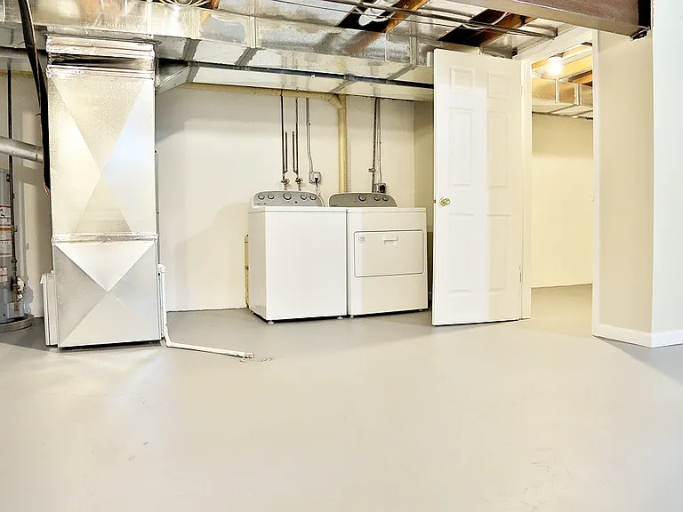 REMODELED Townhouse 1375