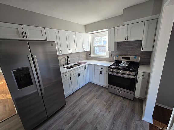 3rd image of 70 E Valley Stream Blvd APT 2