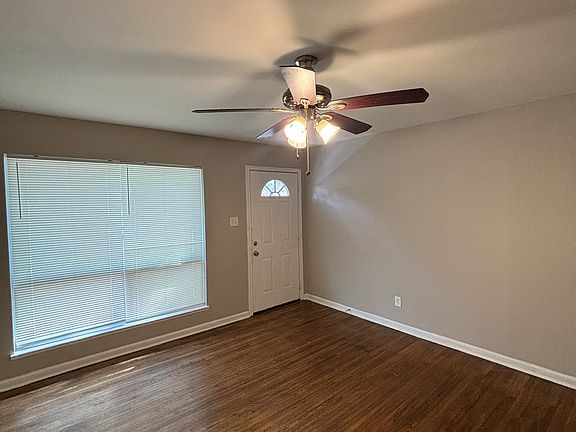 3rd image of 612 Brookhaven Ct