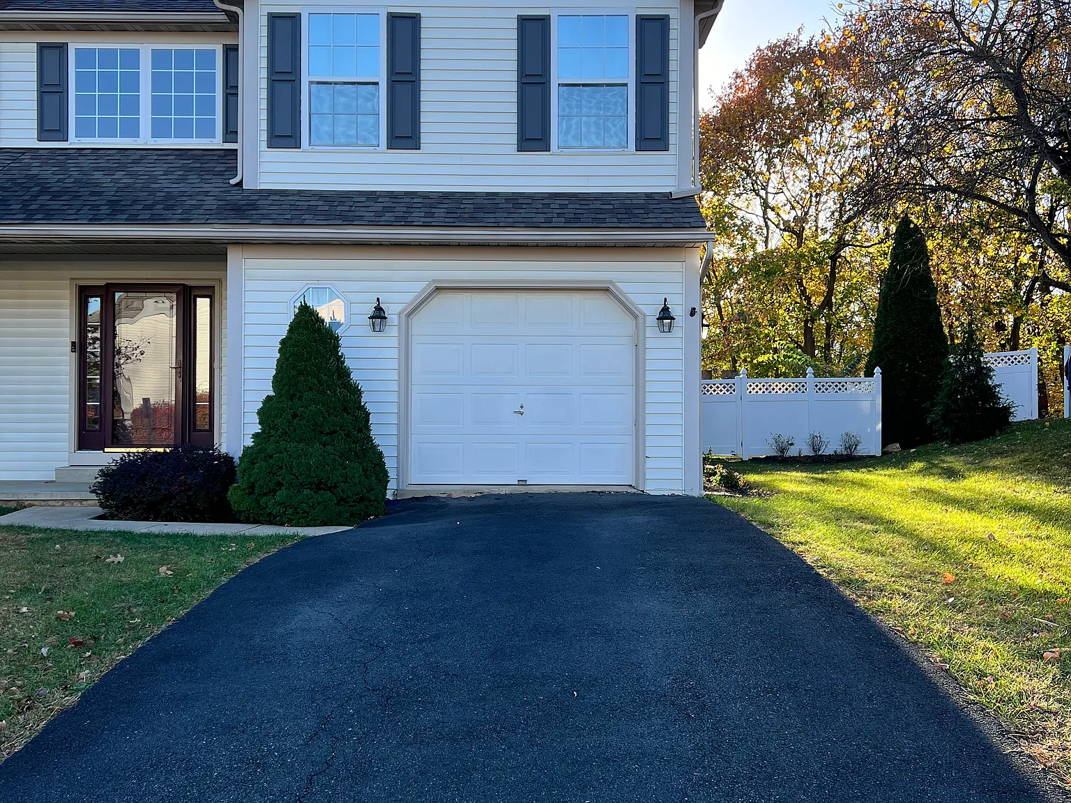 3 bed, 2025 sqft, $2,500 — Photo 1