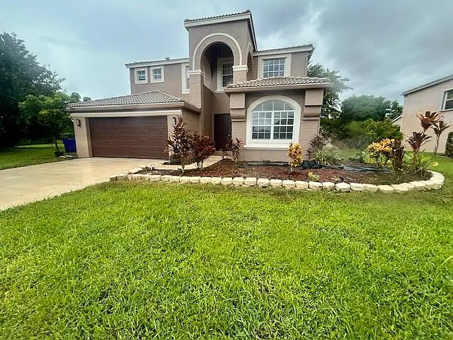 5 bed, 2.5 bath, 3478 sqft, $5,000 — Photo 1