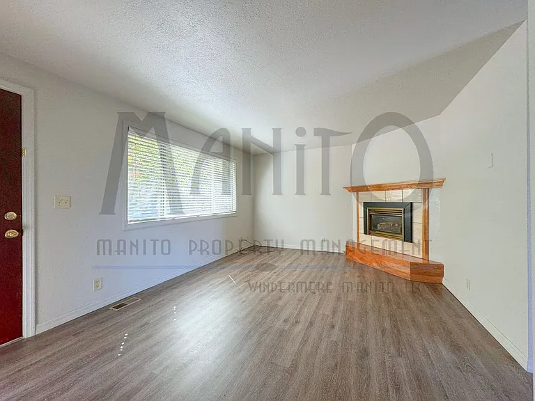 523 E 11th Ave — Photo 5