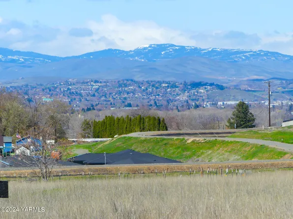 Nka Roza Hill Dr, Yakima, WA 98901