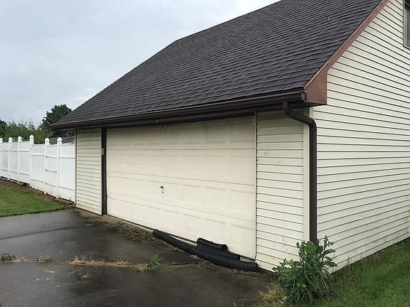 2nd image of 1027 Van Dyke Ave