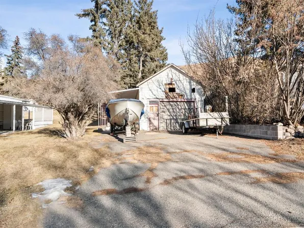 328 3rd St W, Cochrane, AB T4C 1Z6