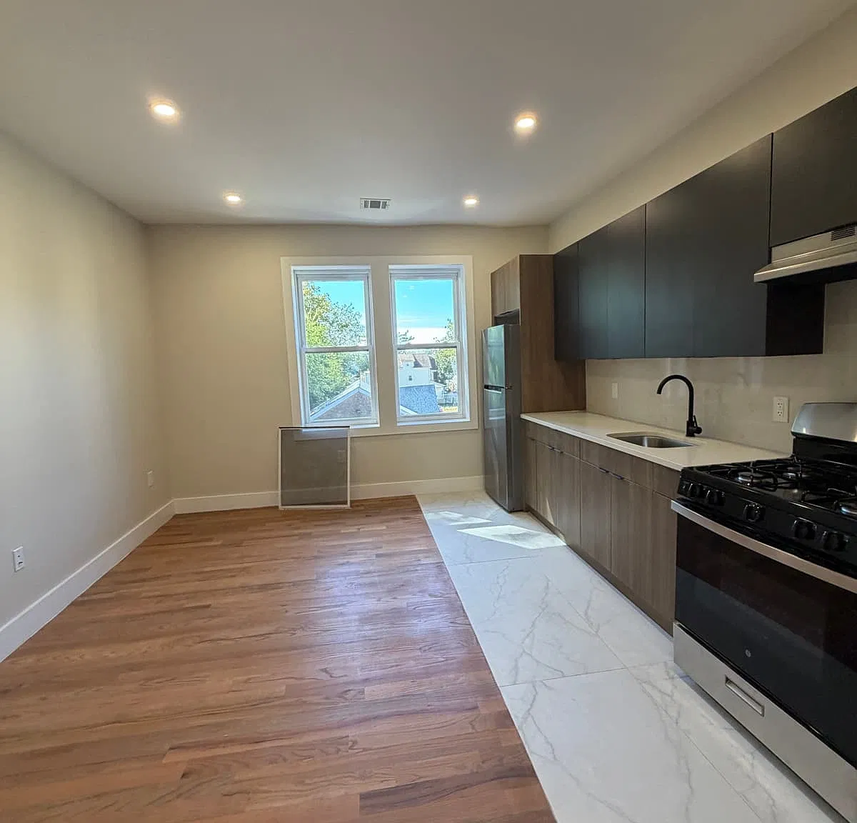 2 bed, 800 sqft, $2,195 — Photo 2