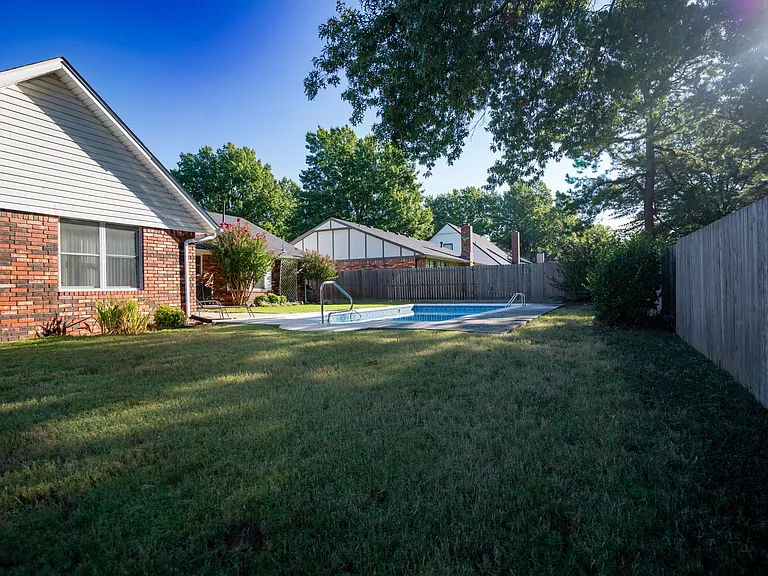 2221 W Memphis Pl — Photo 14