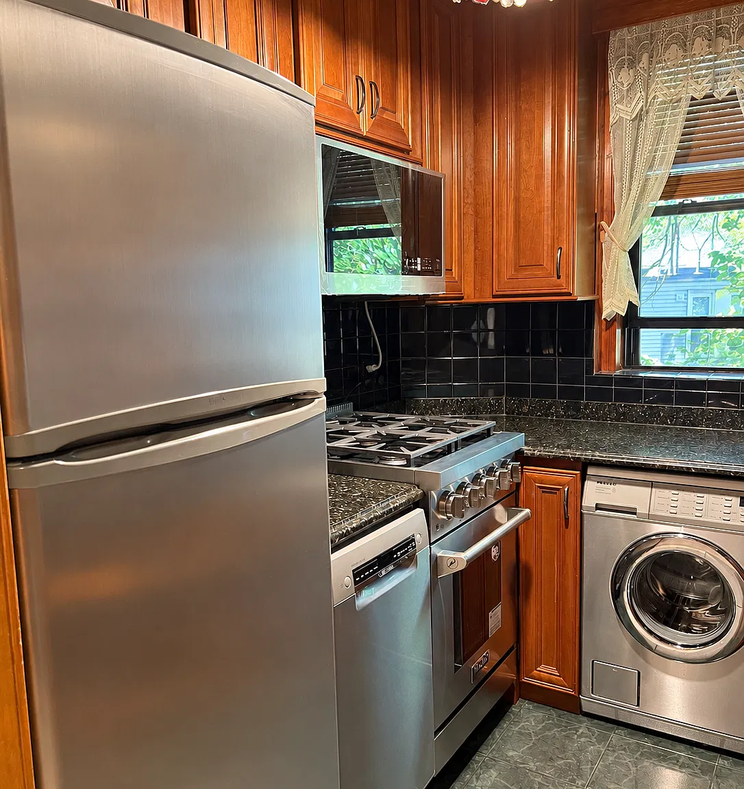 69 Quint Ave — Photo 2