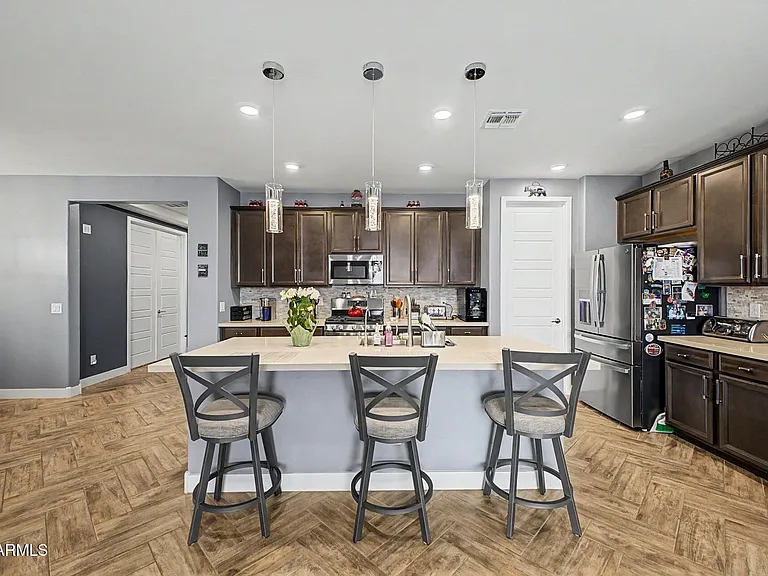 17279 W Dahlia Dr — Photo 3