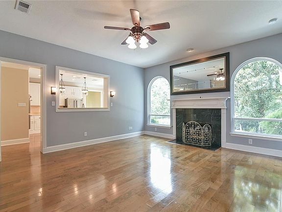 3rd image of 4704 Coventry Ln