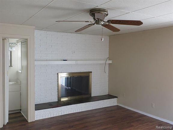 4th image of 37159 Barrington Dr