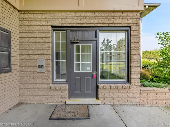 2311 Walton Blvd Unit 29, Rochester Hills, MI 48309