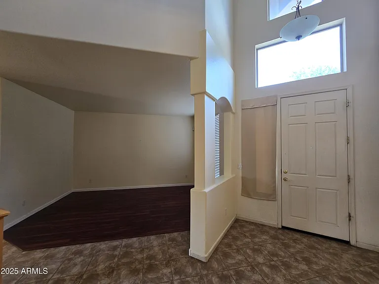 223 W Pelican Dr — Photo 4