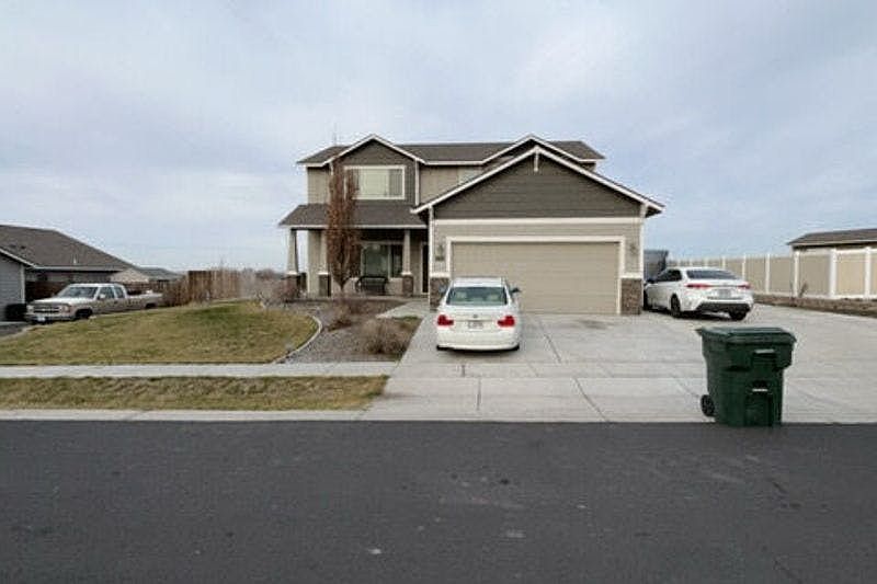 1st image of 1347 E Newport Ave