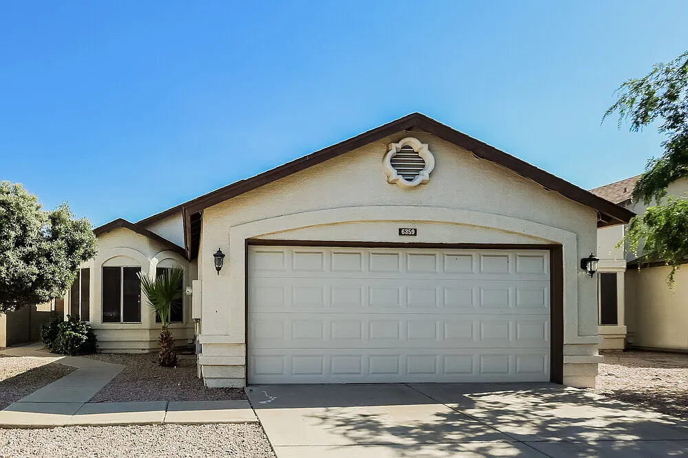 3 bed, 2.0 bath, 1338 sqft, $2,005 — Photo 1