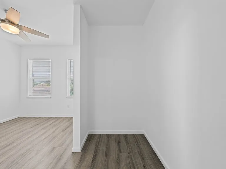 323 Gabriel St #202 — Photo 12