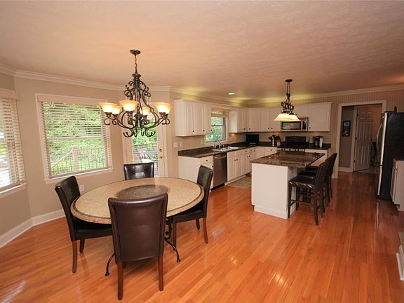 5th image of 422 Meadowood Dr