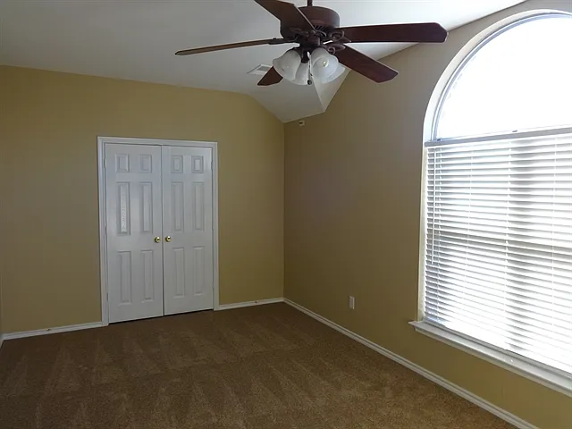 613 Silverbrook Dr — Photo 9