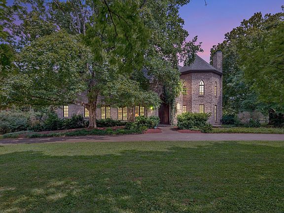 2nd image of 1108 Belle Meade Blvd