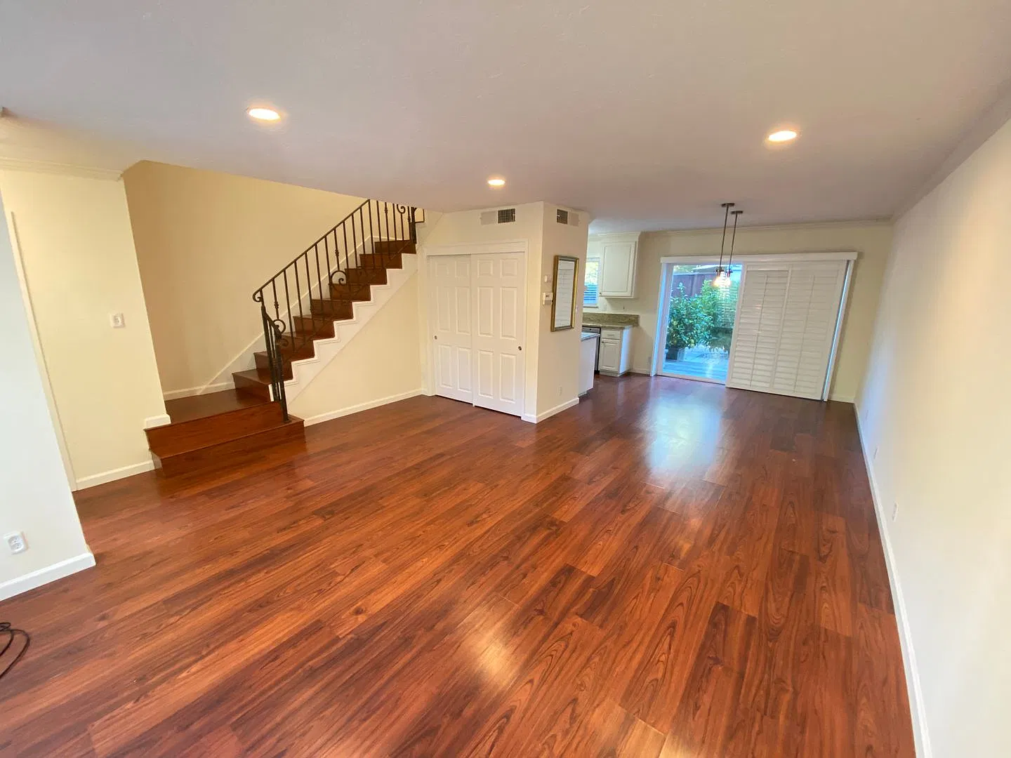 2 Bed 1.5 Bath Condo In Alamo — Photo 3
