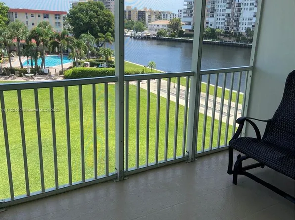 3100 NE 48th Ct APT 411, Lighthouse Pt, FL 33064