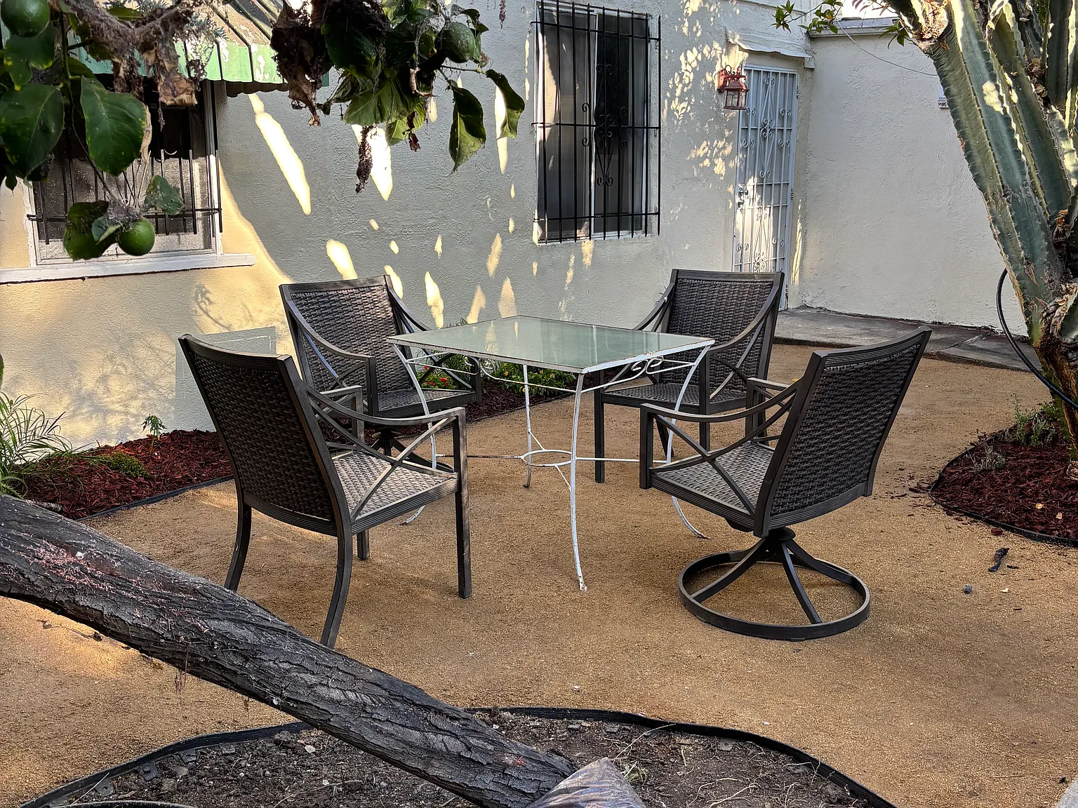 2 bed, 900 sqft, $3,195 — Photo 2