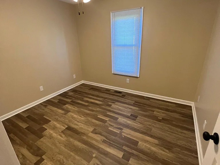638 Eugene Ct — Photo 18