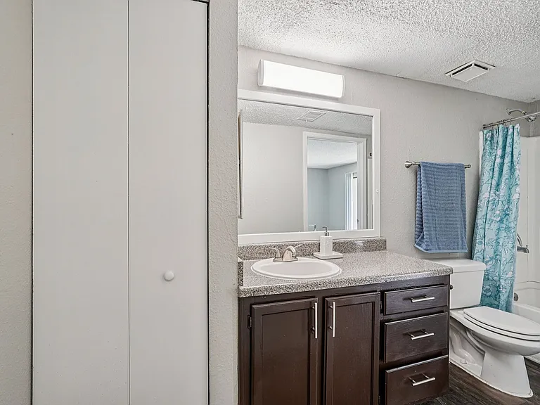 Las Palmas Apartments — Photo 74