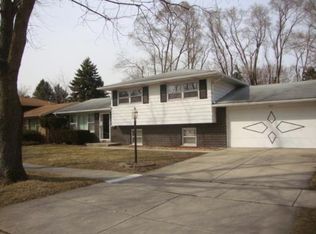 705 W Palm Dr, Glenwood, IL 60425