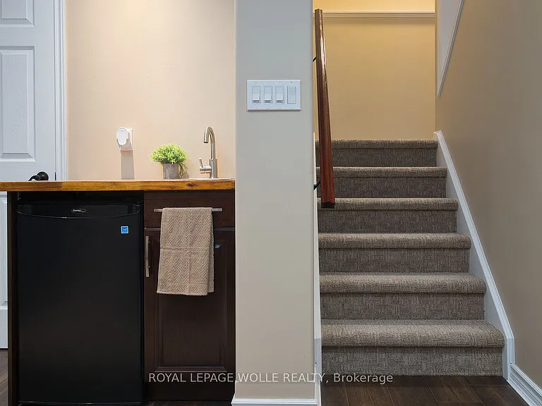 511 Victoria Rd N — Photo 39