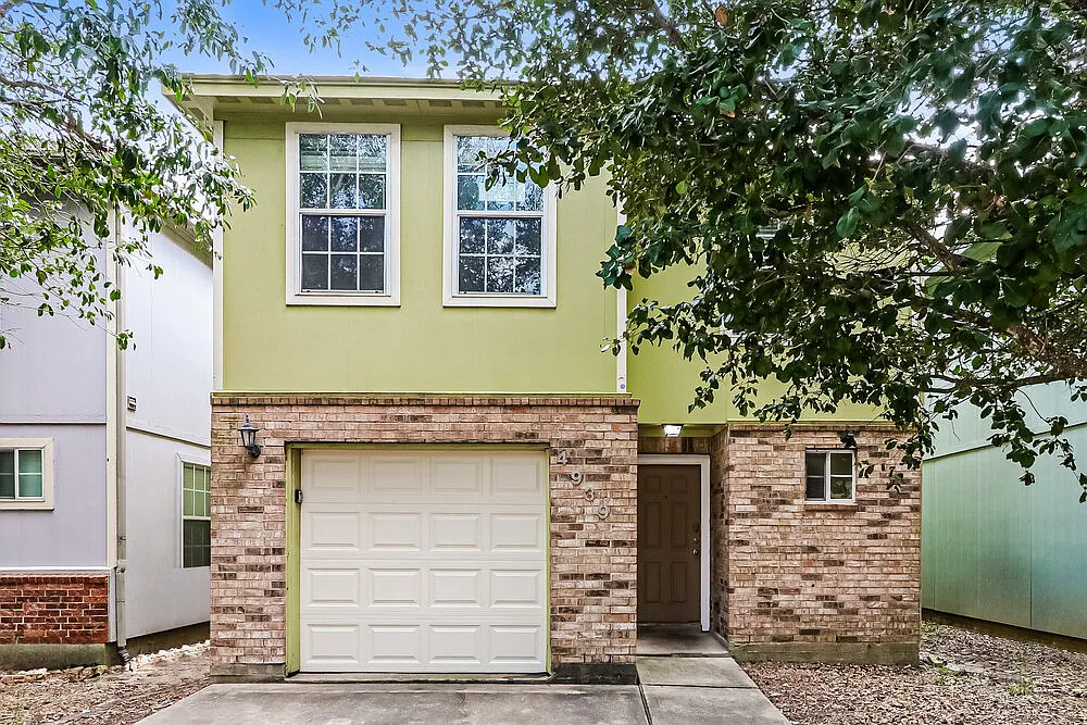 4 bed, 2.5 bath, 1700 sqft, $1,740 — Photo 1
