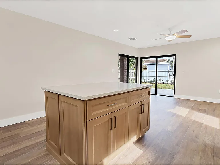 391 NW 58th Ave — Photo 17