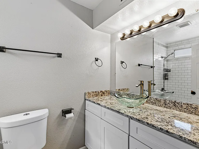 4716 W Christy Dr — Photo 32