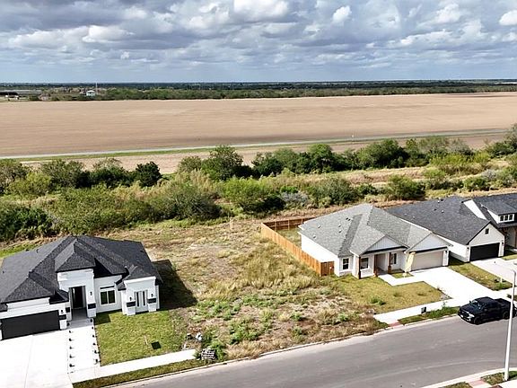 3rd image of 4571 River Oak Cir
