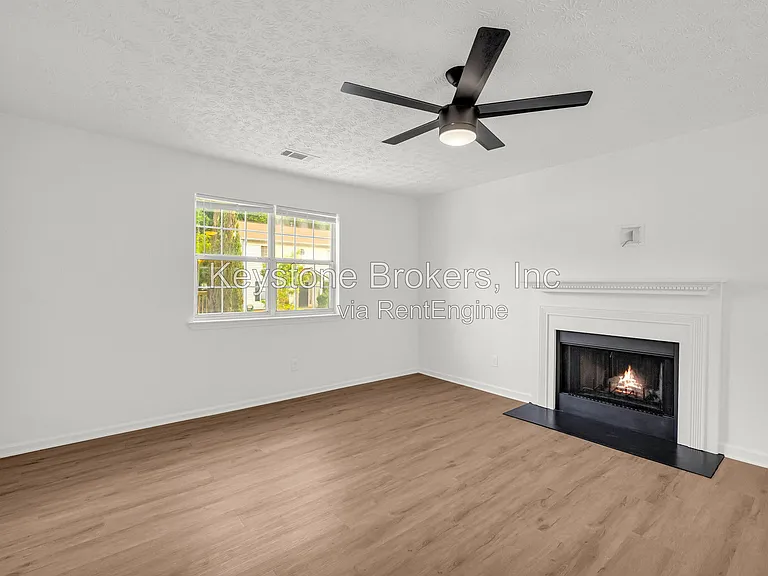1645 Cobbs Creek Ln — Photo 3